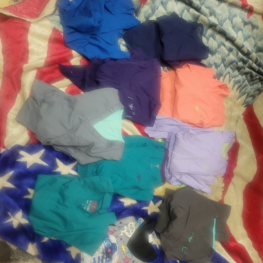 Med couture scrub lot size small